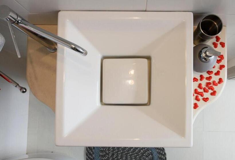 Madagì Beachfront Apartments