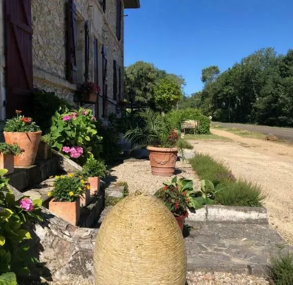 Aamiaismajoitus (B&B) La Maison Des Ateliers