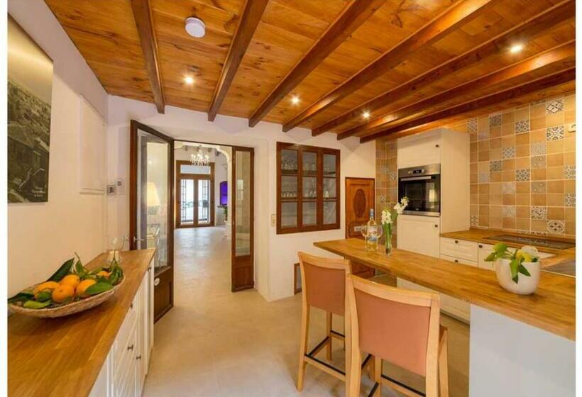 Boutique Hostal Born53 Im Stadtkern Von Llucmajor, Mallorca