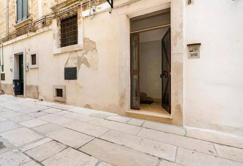 Majatalo Mola’s Square House