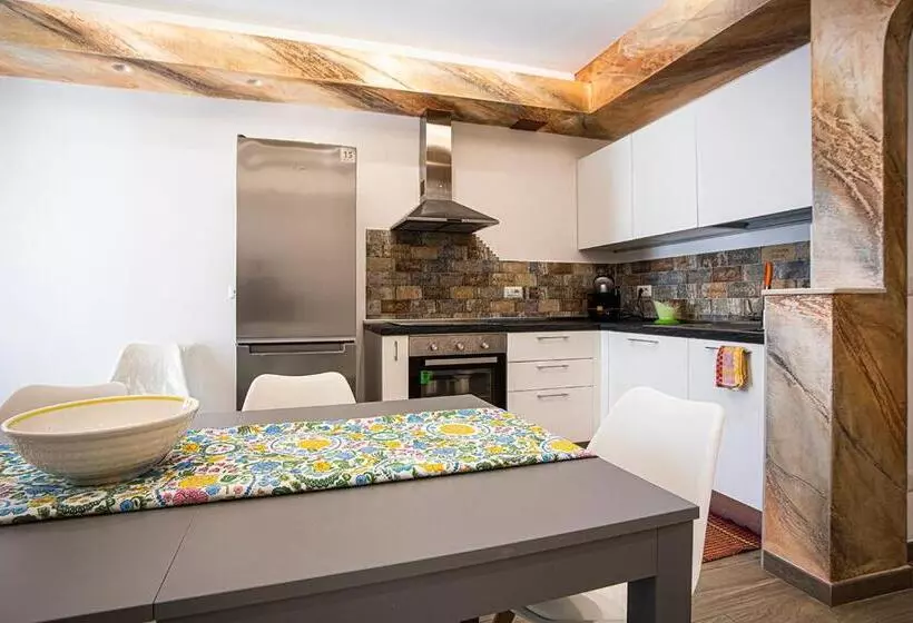 Majatalo Mola’s Square House