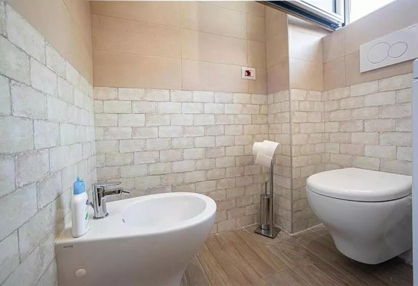 Majatalo Mola’s Square House