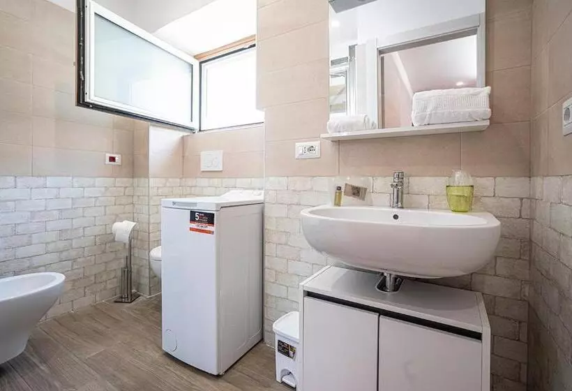 Majatalo Mola’s Square House