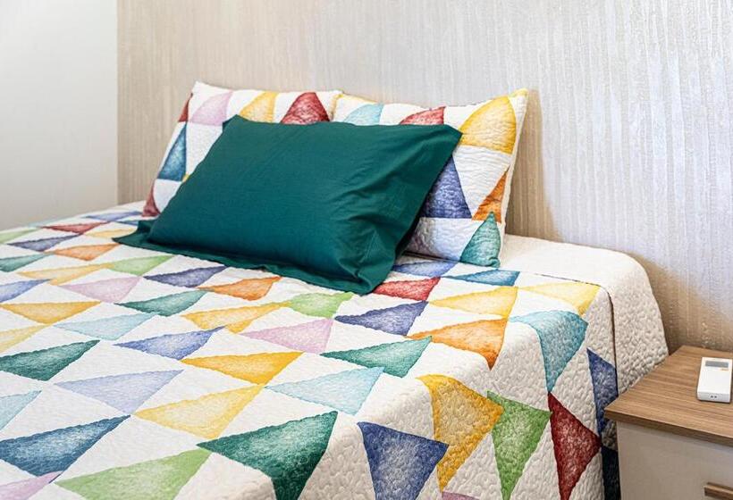 ペンション Mola’s Square House