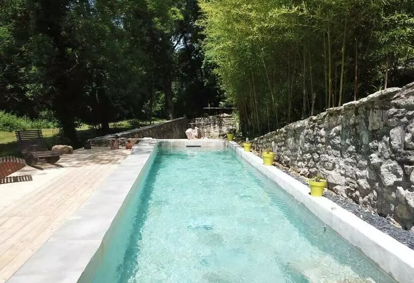 Aamiaismajoitus (B&B) Moulin Bas, Prés De La Rivière