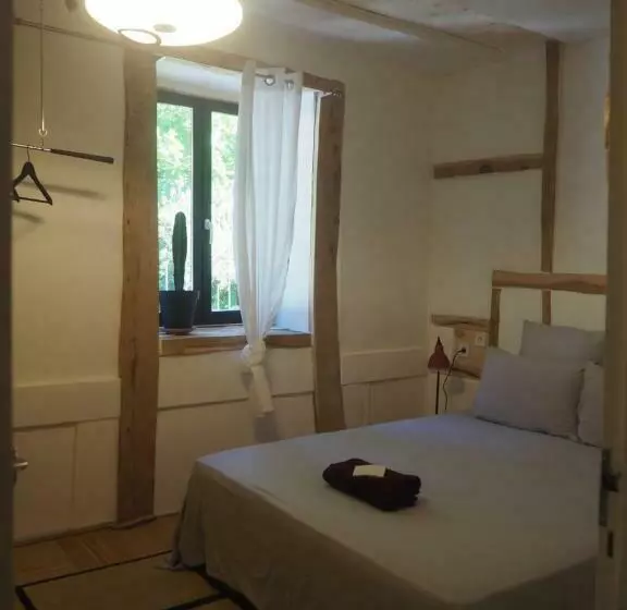 Aamiaismajoitus (B&B) Moulin Bas, Prés De La Rivière