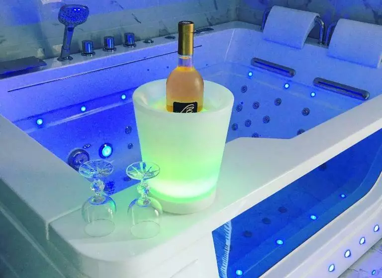 ベッドアンドブレックファースト Suite Saint Esteve Avec Balneo Au Cœur D Un Hameau