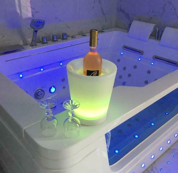 민박 Suite Saint Esteve Avec Balneo Au Cœur D Un Hameau