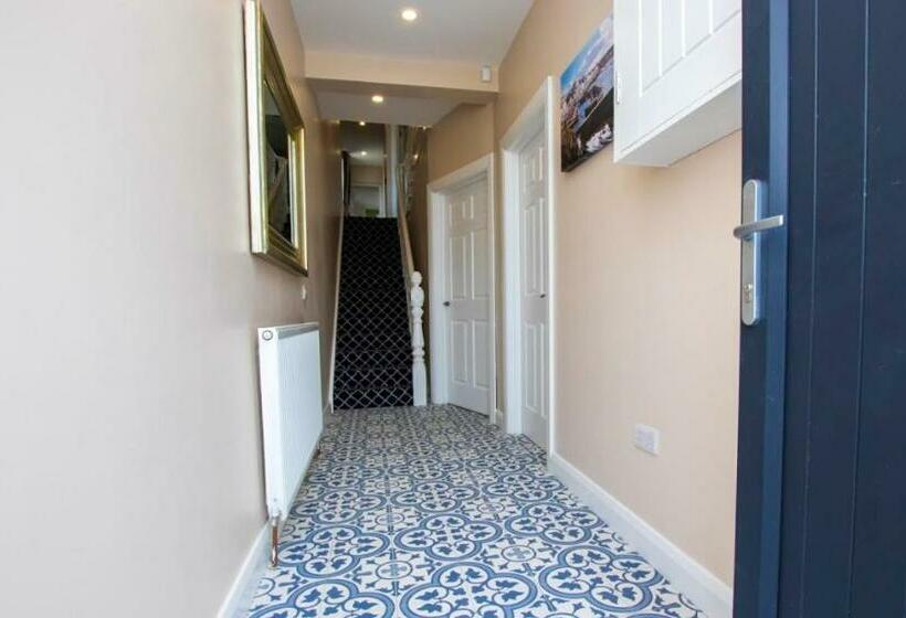 مبيت وإفطار Station 36