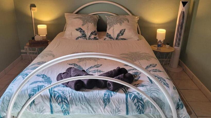 Bed and Breakfast Studio Tranquillo Avec Piscine Et Salle De Sport