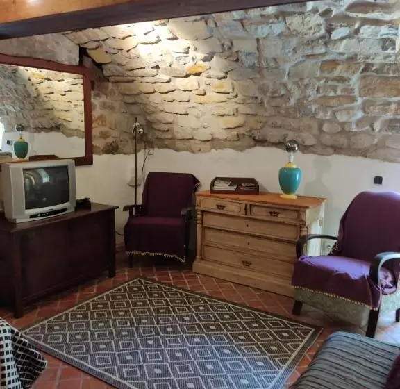 Majatalo Ardèche Les Cigales, Studio Murier Piscine Partagée