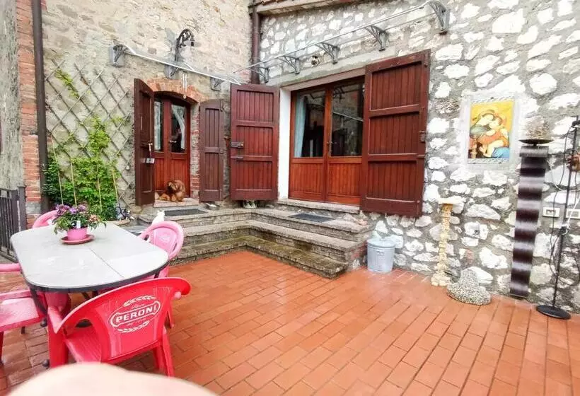 Pensió Tra Grilli E Cicale