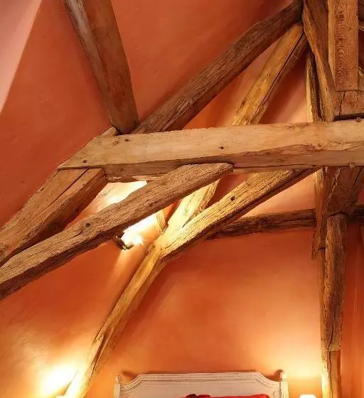 Majatalo Une Maison, Un Jardin