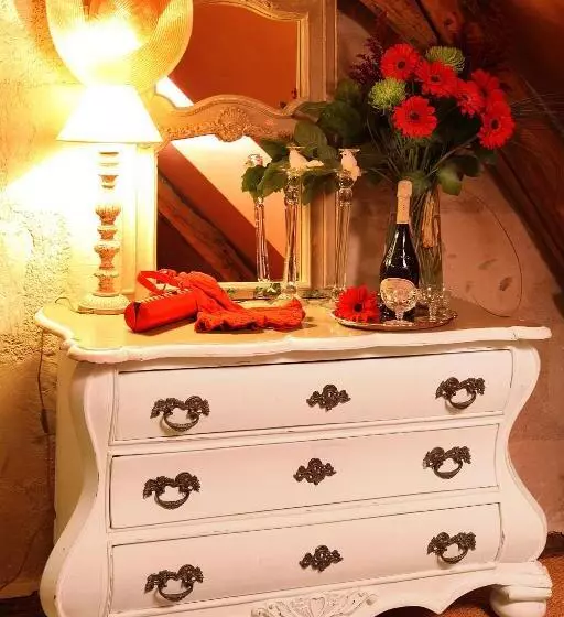 Majatalo Une Maison, Un Jardin