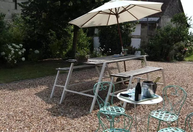 Majatalo Une Maison, Un Jardin