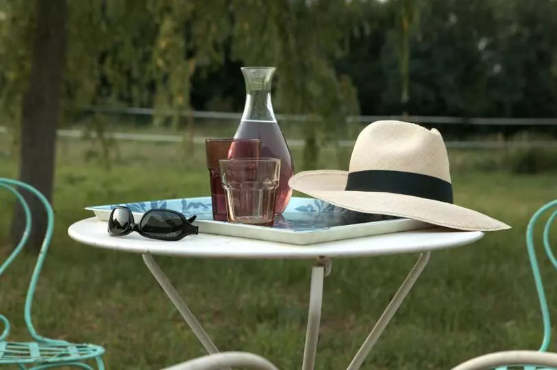 Majatalo Une Maison, Un Jardin