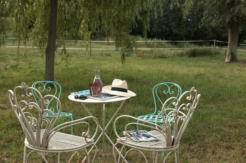 Majatalo Une Maison, Un Jardin