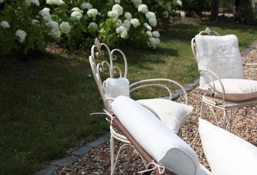 פנסיון Une Maison, Un Jardin