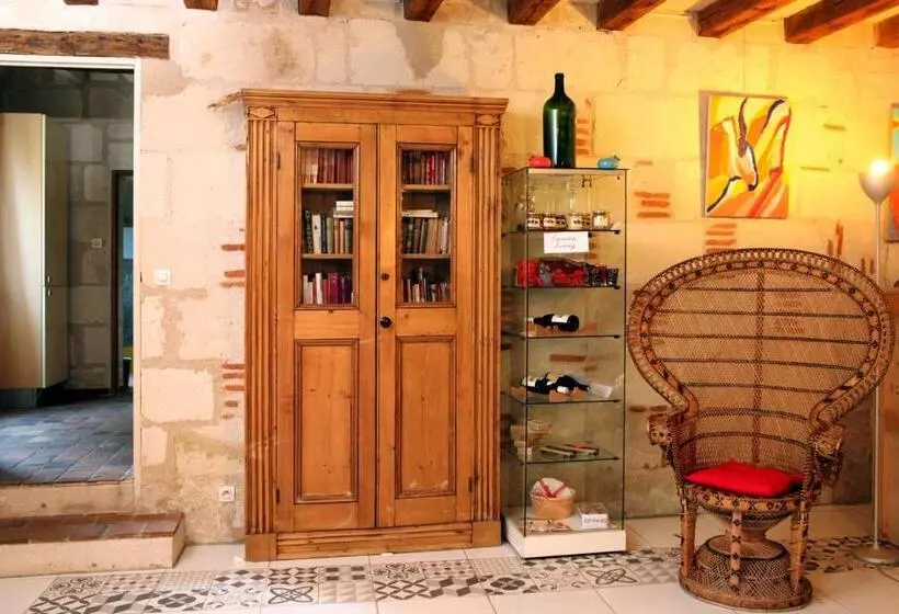 Majatalo Une Maison, Un Jardin