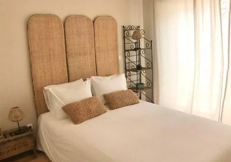 ベッドアンドブレックファースト Cosy Room With Bathroom And Private Access