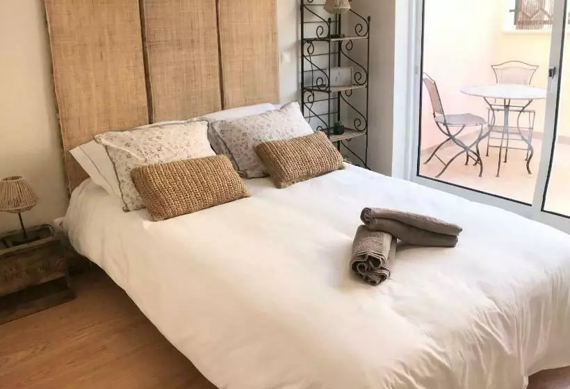ベッドアンドブレックファースト Cosy Room With Bathroom And Private Access
