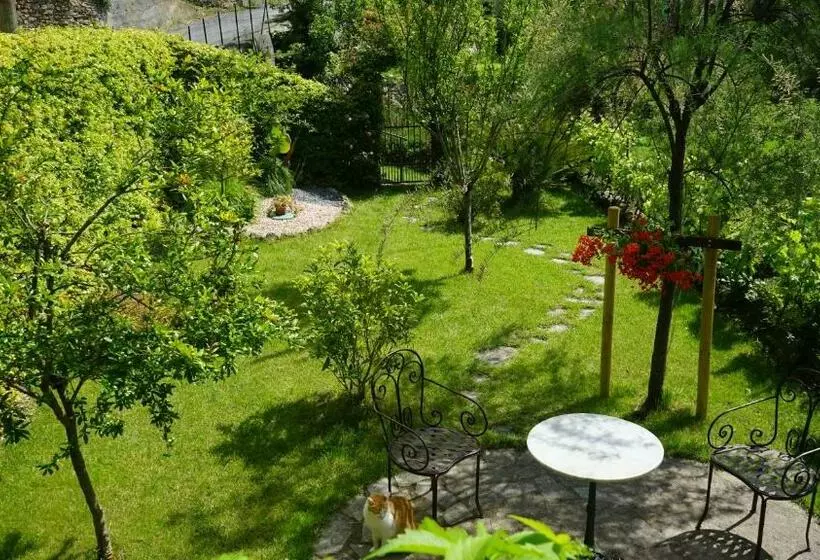 Aamiaismajoitus (B&B) La Libellula Rossa