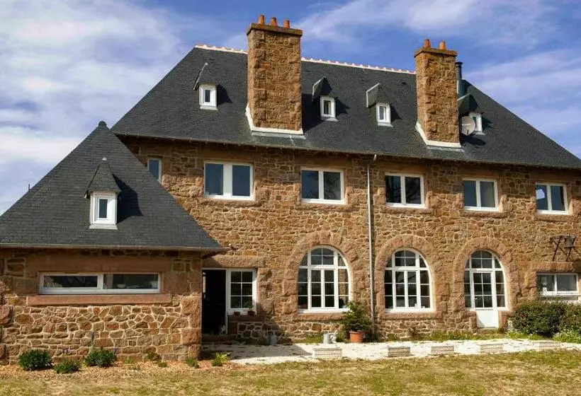 Aamiaismajoitus (B&B) Le Presbytère Du Talbert