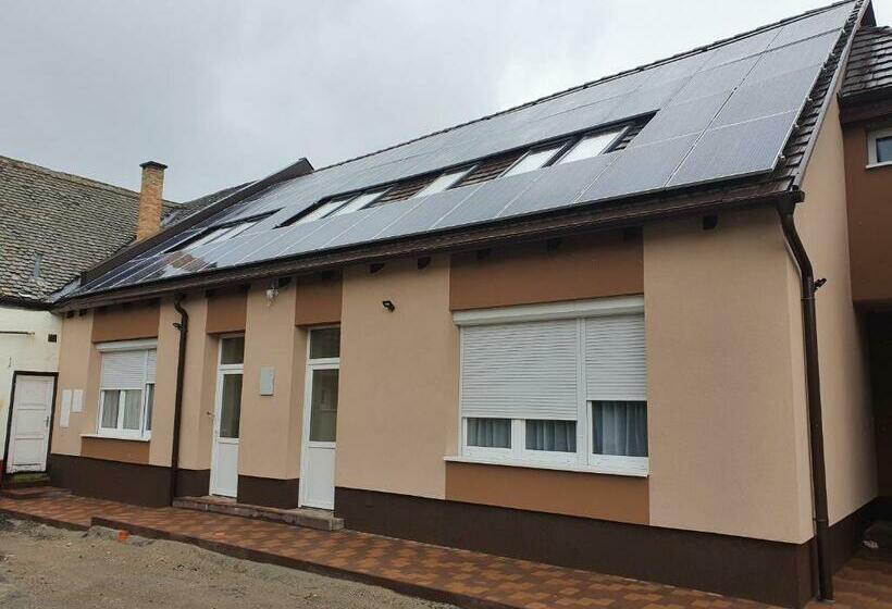 Pensjonat Kóbor Vendégház