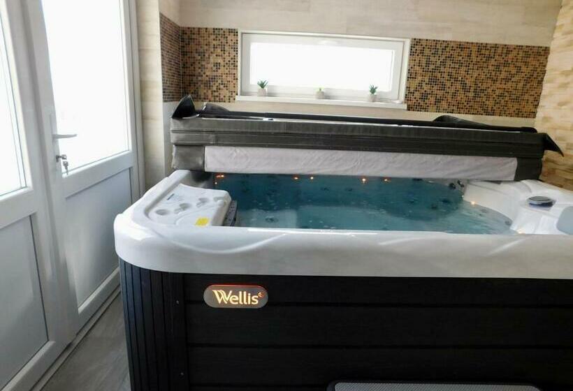 Pensjonat Kóbor Vendégház