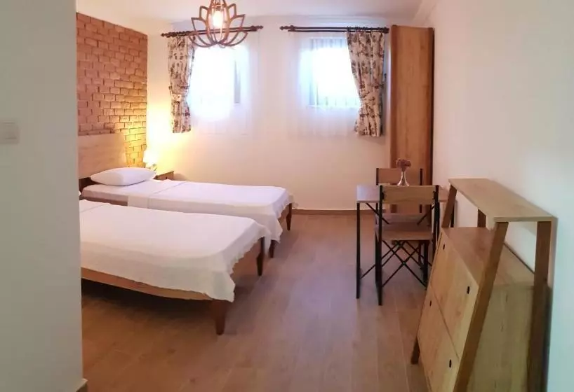 Adayel Otel & Bağ Evi