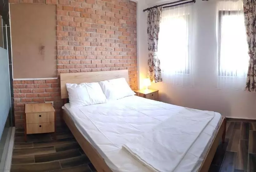 Adayel Otel & Bağ Evi