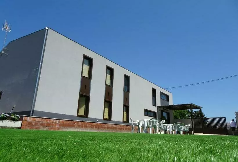 Albergue Santiago 15 Monforte