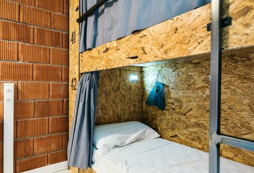 Albergue Santiago 15 Monforte