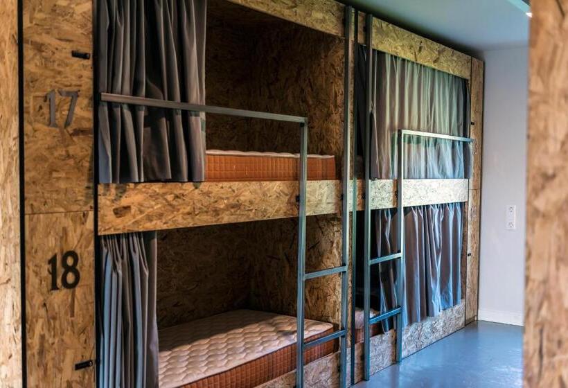 Albergue Santiago 15 Monforte