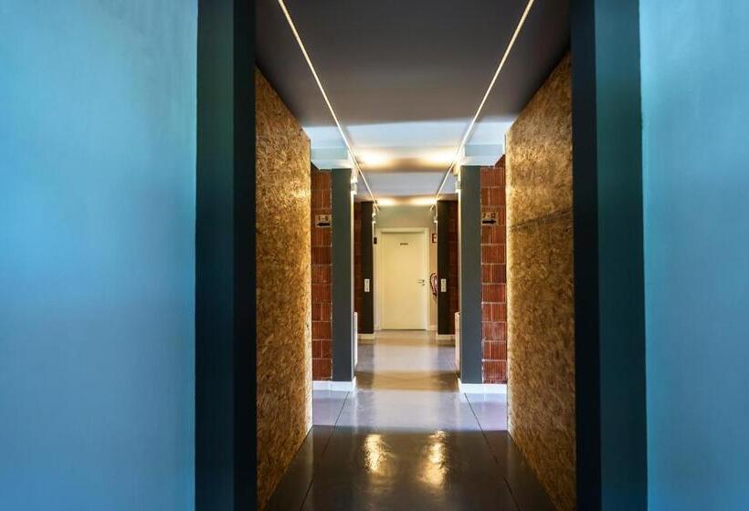 Albergue Santiago 15 Monforte