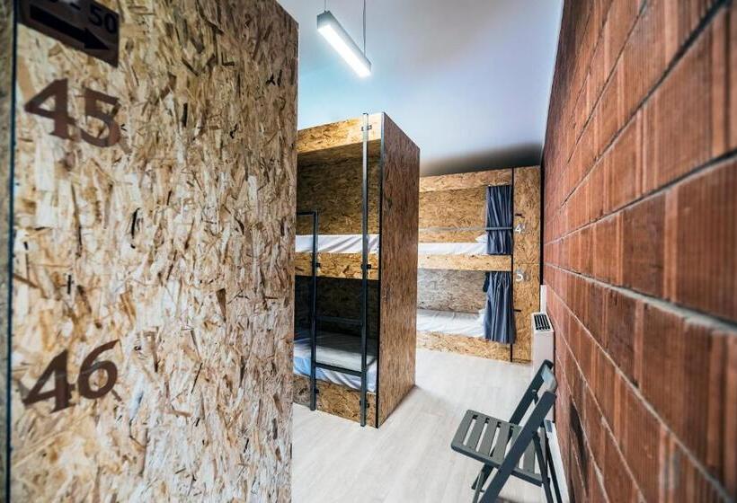 Albergue Santiago 15 Monforte