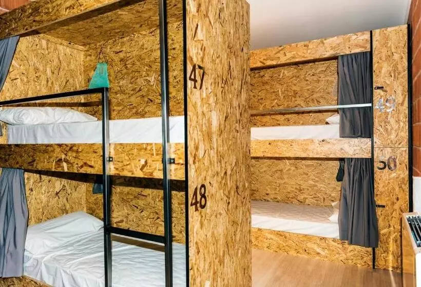 Albergue Santiago 15 Monforte