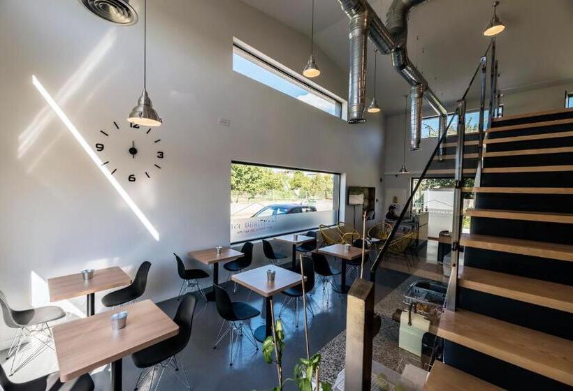 Albergue Santiago 15 Monforte