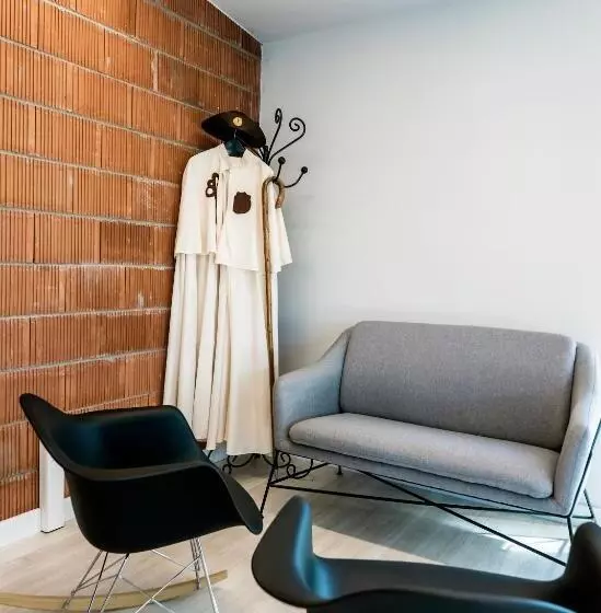 Albergue Santiago 15 Monforte