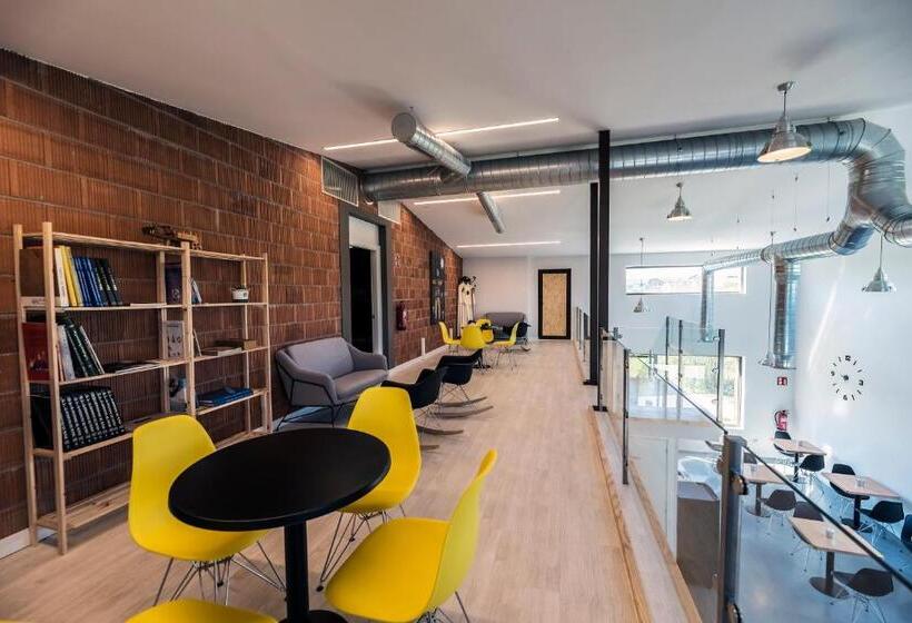 Albergue Santiago 15 Monforte