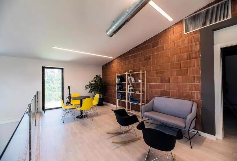 Albergue Santiago 15 Monforte