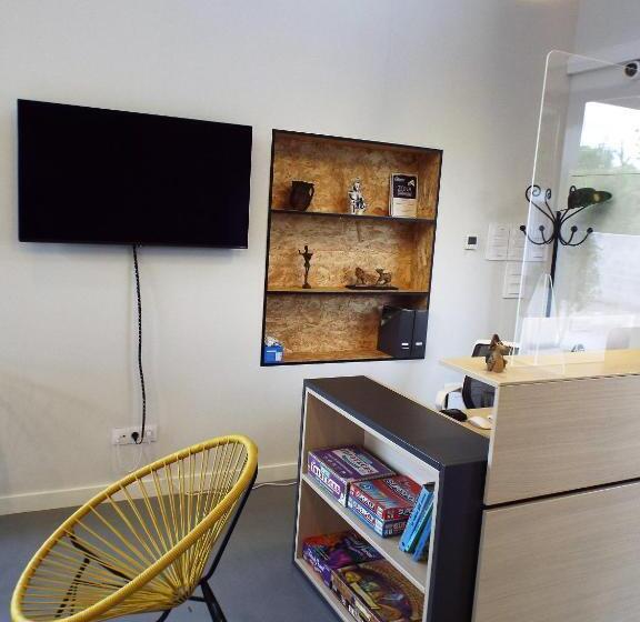 Albergue Santiago 15 Monforte