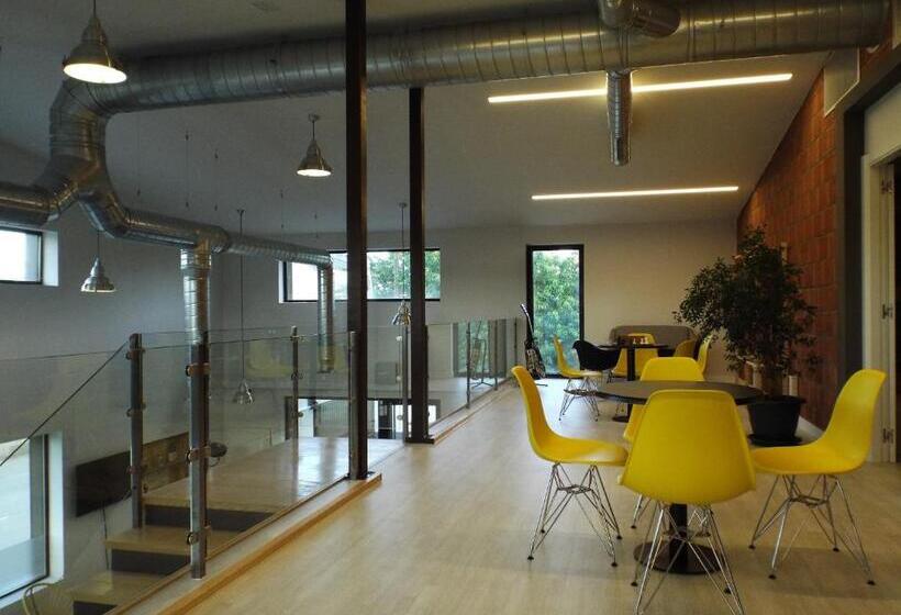 Albergue Santiago 15 Monforte