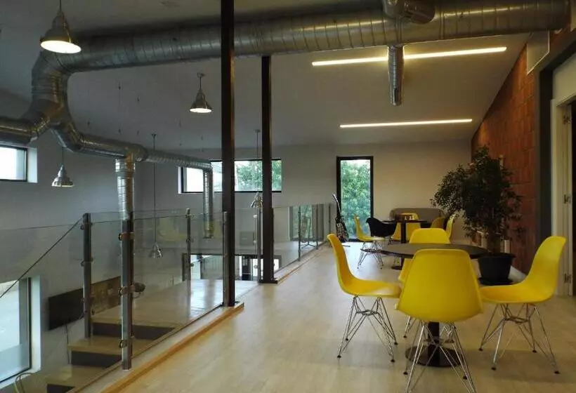 Albergue Santiago 15 Monforte