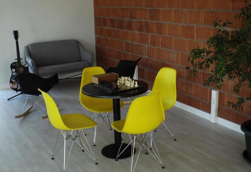 Albergue Santiago 15 Monforte