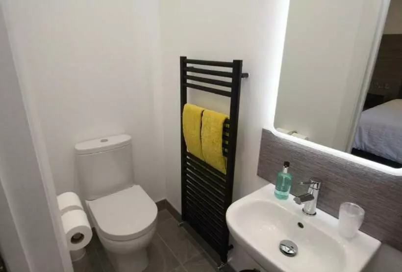 تختخواب و صبحانه Guest Rooms @ 128