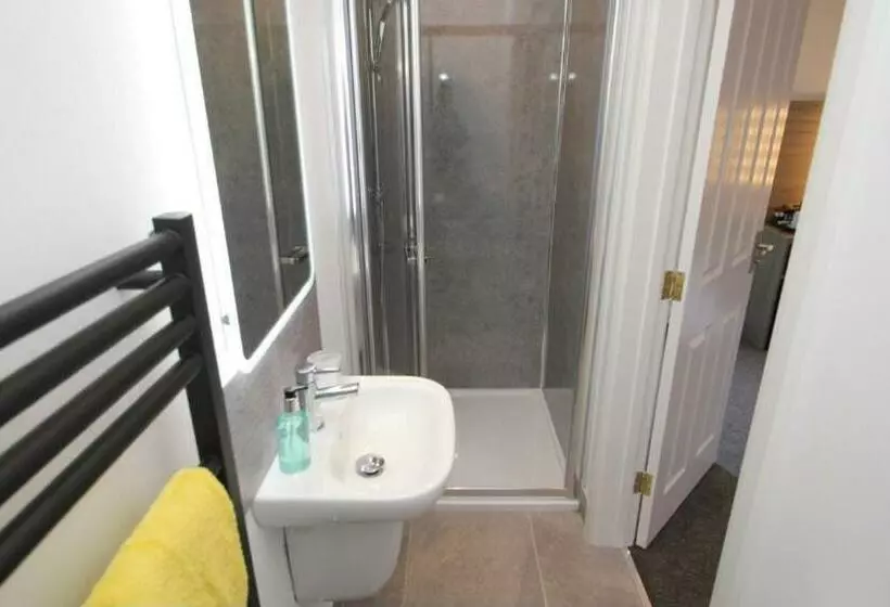 تختخواب و صبحانه Guest Rooms @ 128