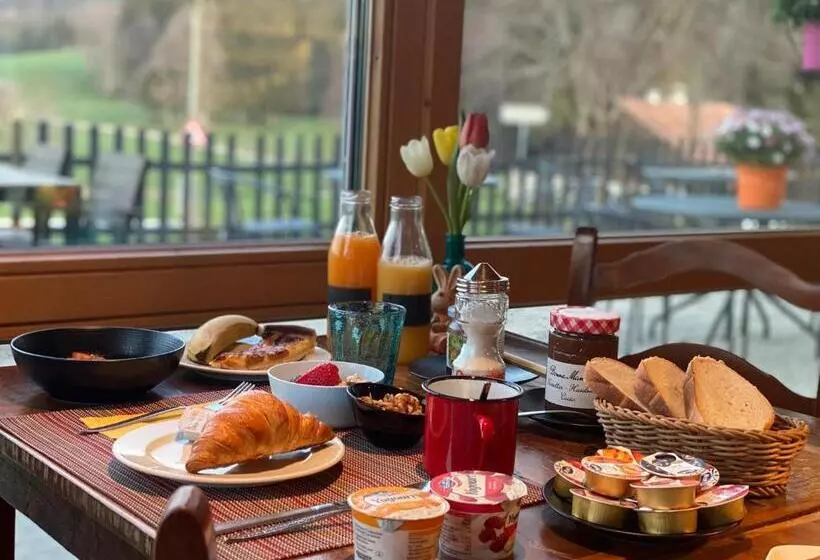ホテル Hôtel Restaurant Les Cernets Swiss Lodge Ssh