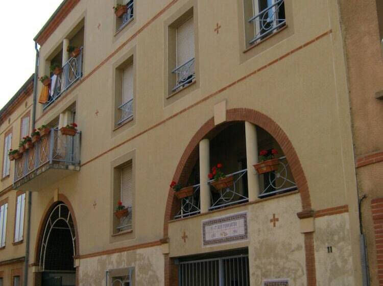 הוסטל La Petite Auberge De Saint Sernin