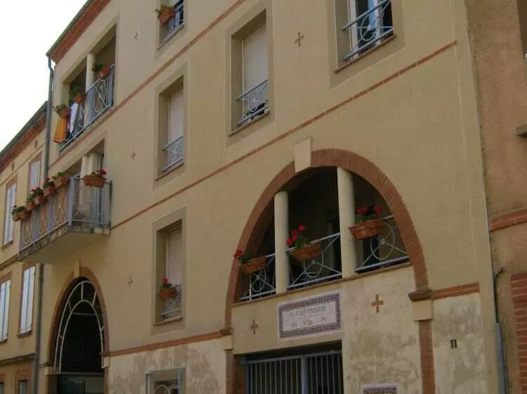 הוסטל La Petite Auberge De Saint Sernin